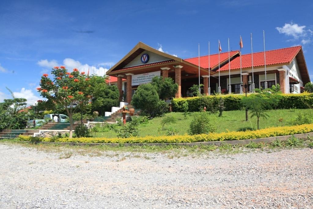 Vansana Plain Of Jars Hotel Muang Phônsavan Esterno foto