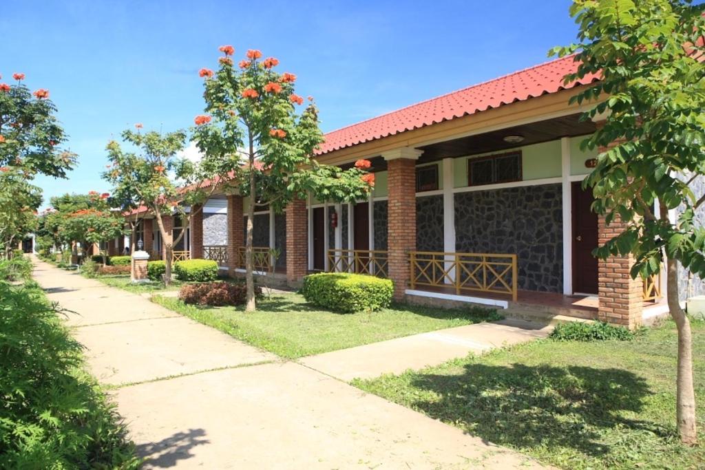 Vansana Plain Of Jars Hotel Muang Phônsavan Esterno foto