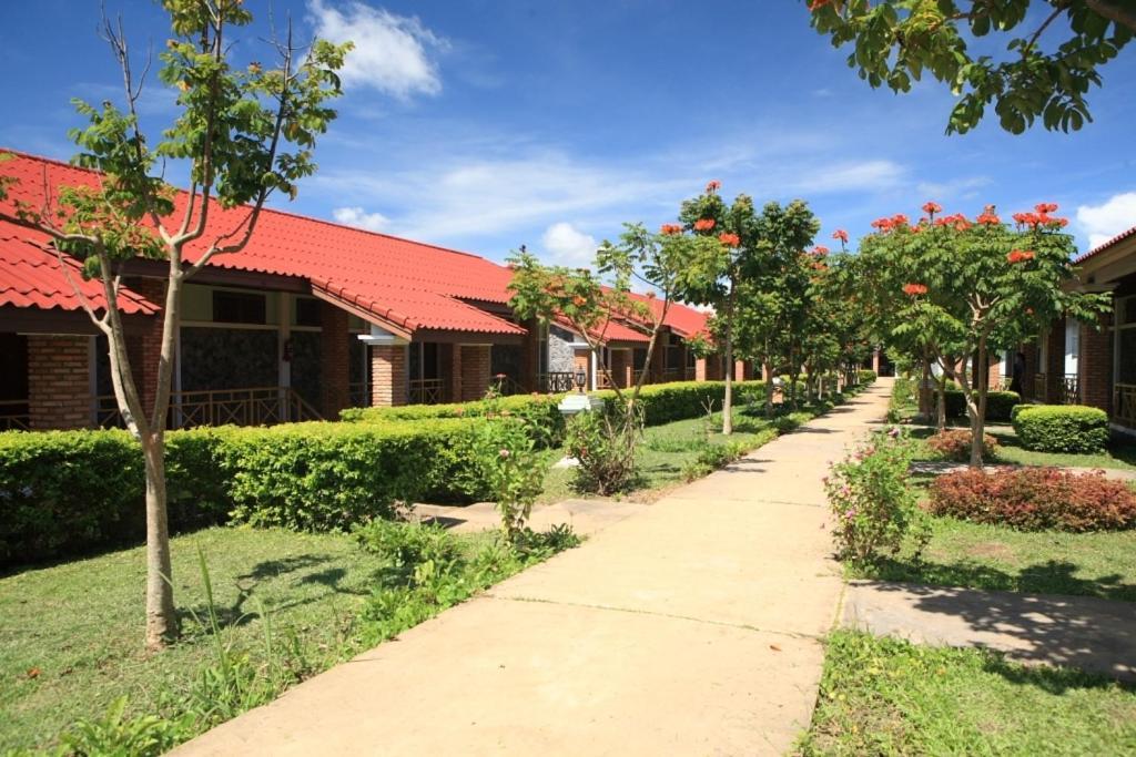Vansana Plain Of Jars Hotel Muang Phônsavan Esterno foto