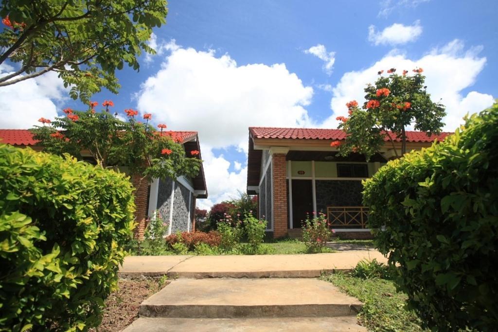 Vansana Plain Of Jars Hotel Muang Phônsavan Esterno foto