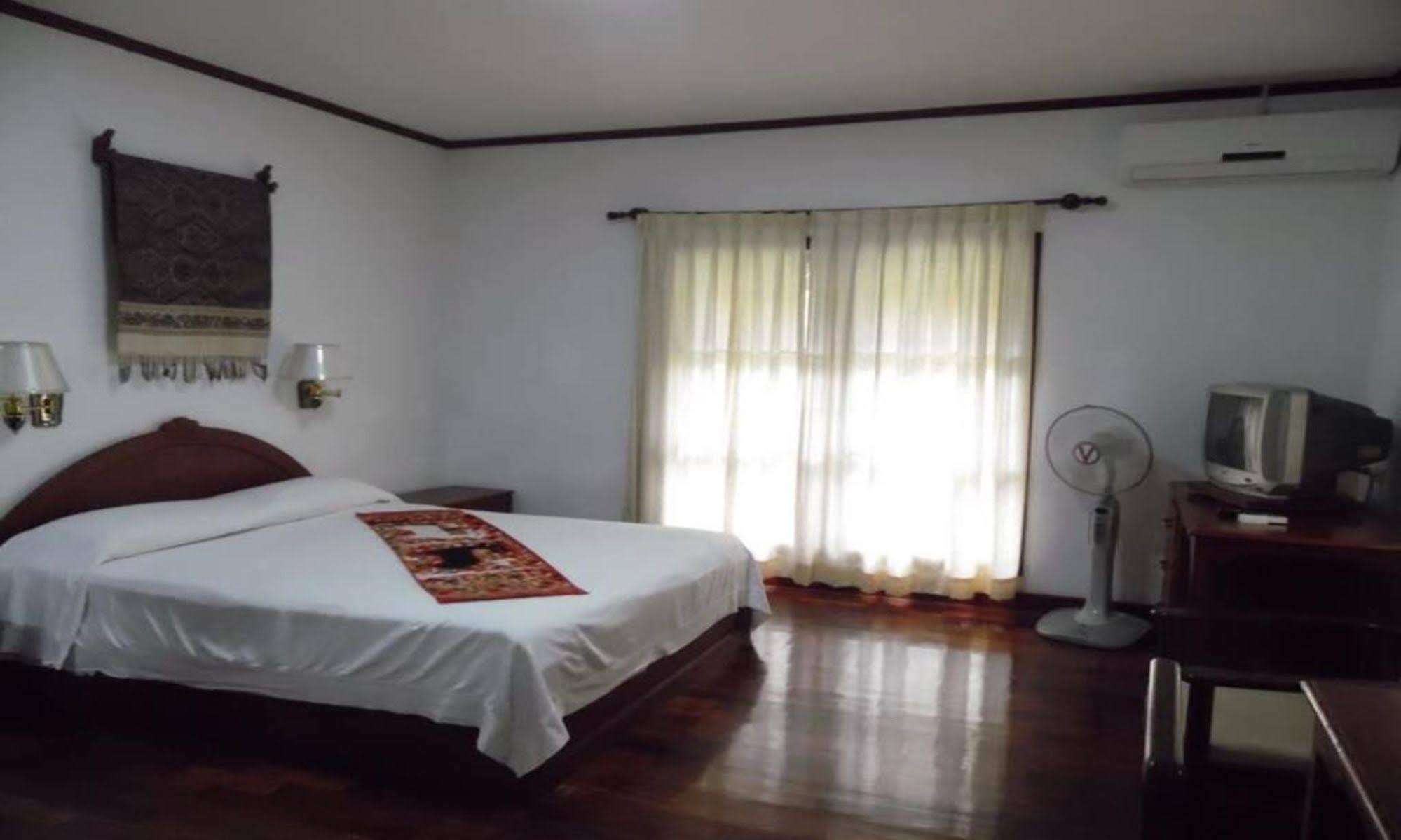 Vansana Plain Of Jars Hotel Muang Phônsavan Esterno foto