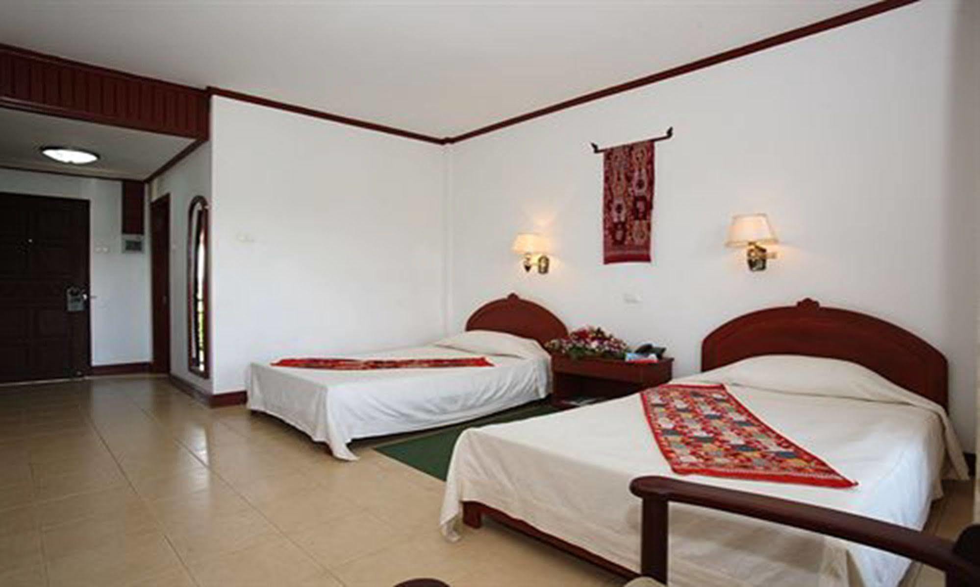 Vansana Plain Of Jars Hotel Muang Phônsavan Esterno foto