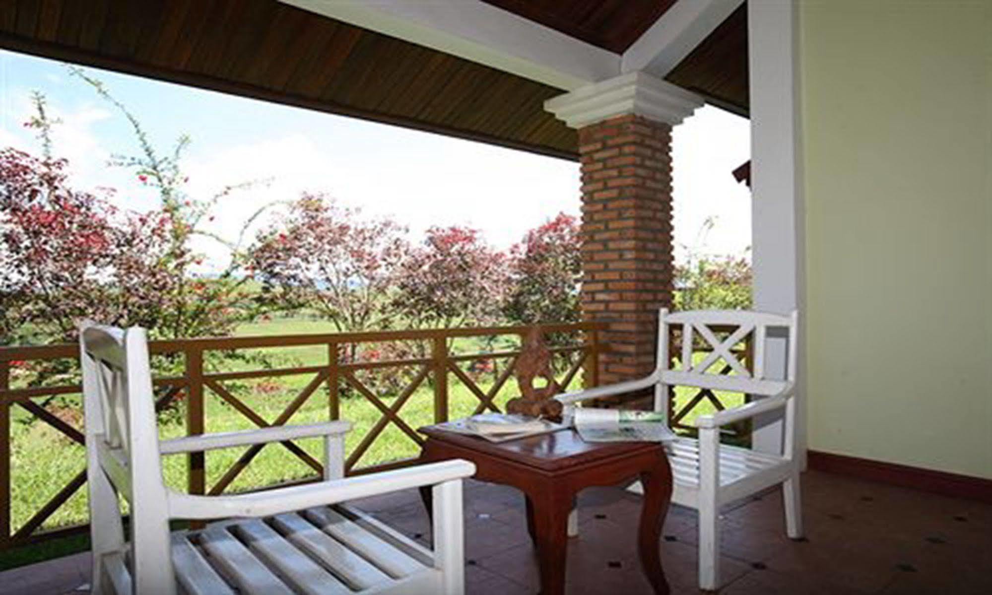 Vansana Plain Of Jars Hotel Muang Phônsavan Esterno foto