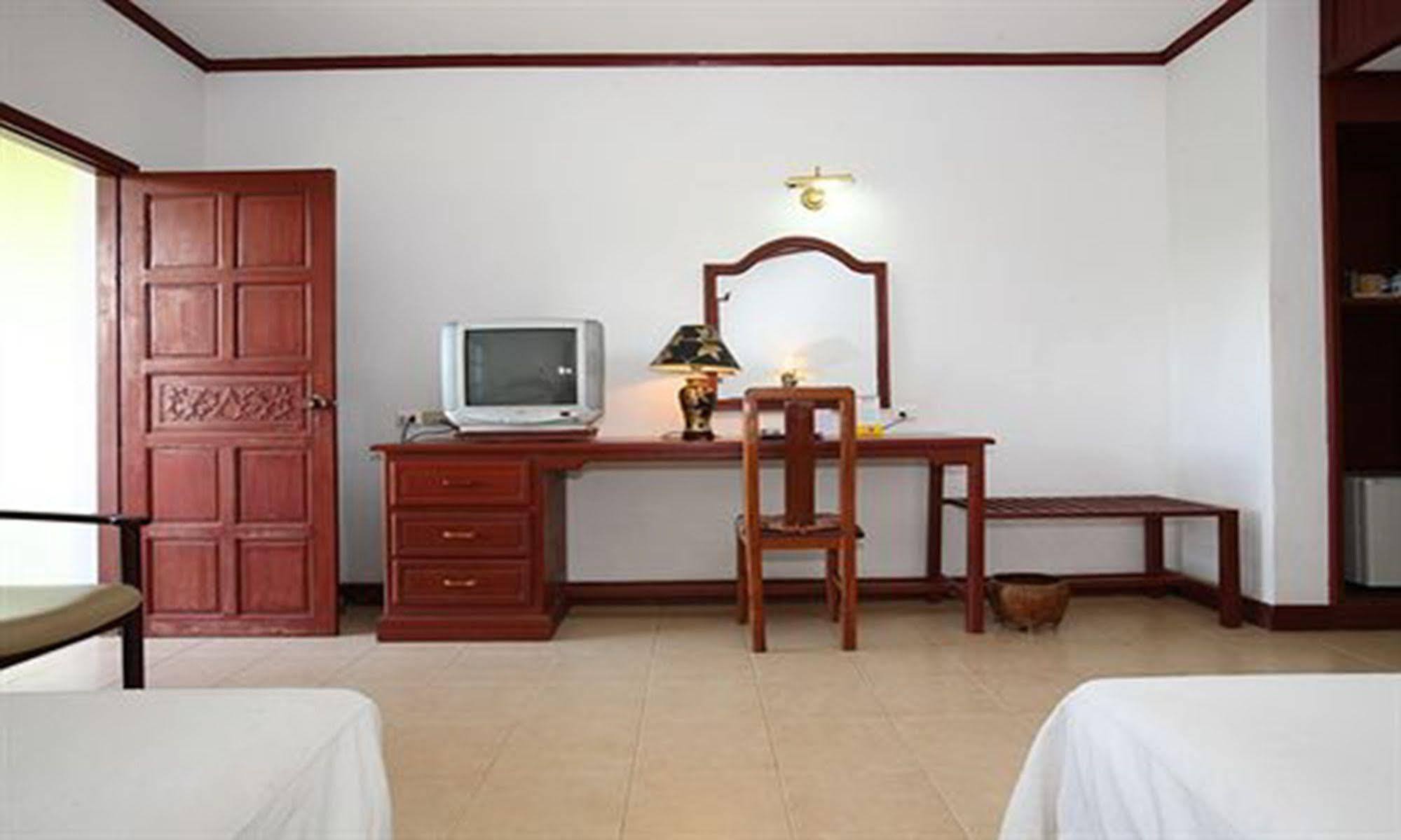 Vansana Plain Of Jars Hotel Muang Phônsavan Esterno foto