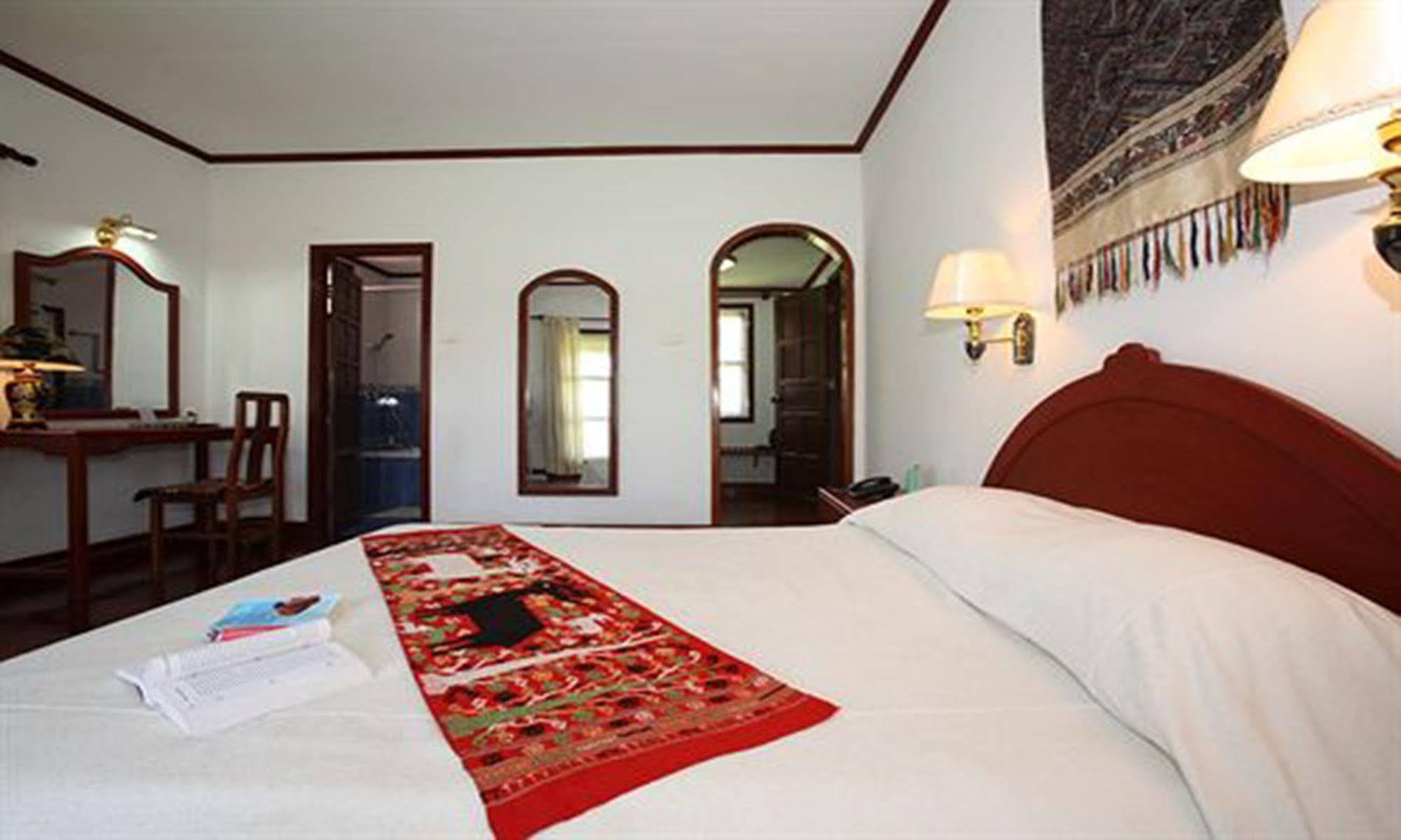 Vansana Plain Of Jars Hotel Muang Phônsavan Esterno foto