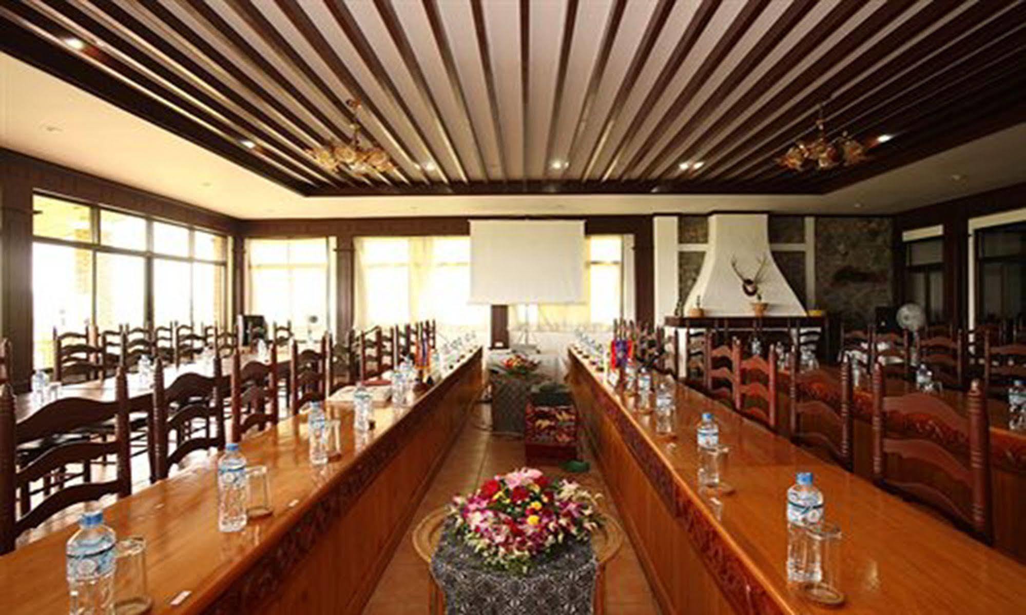 Vansana Plain Of Jars Hotel Muang Phônsavan Esterno foto