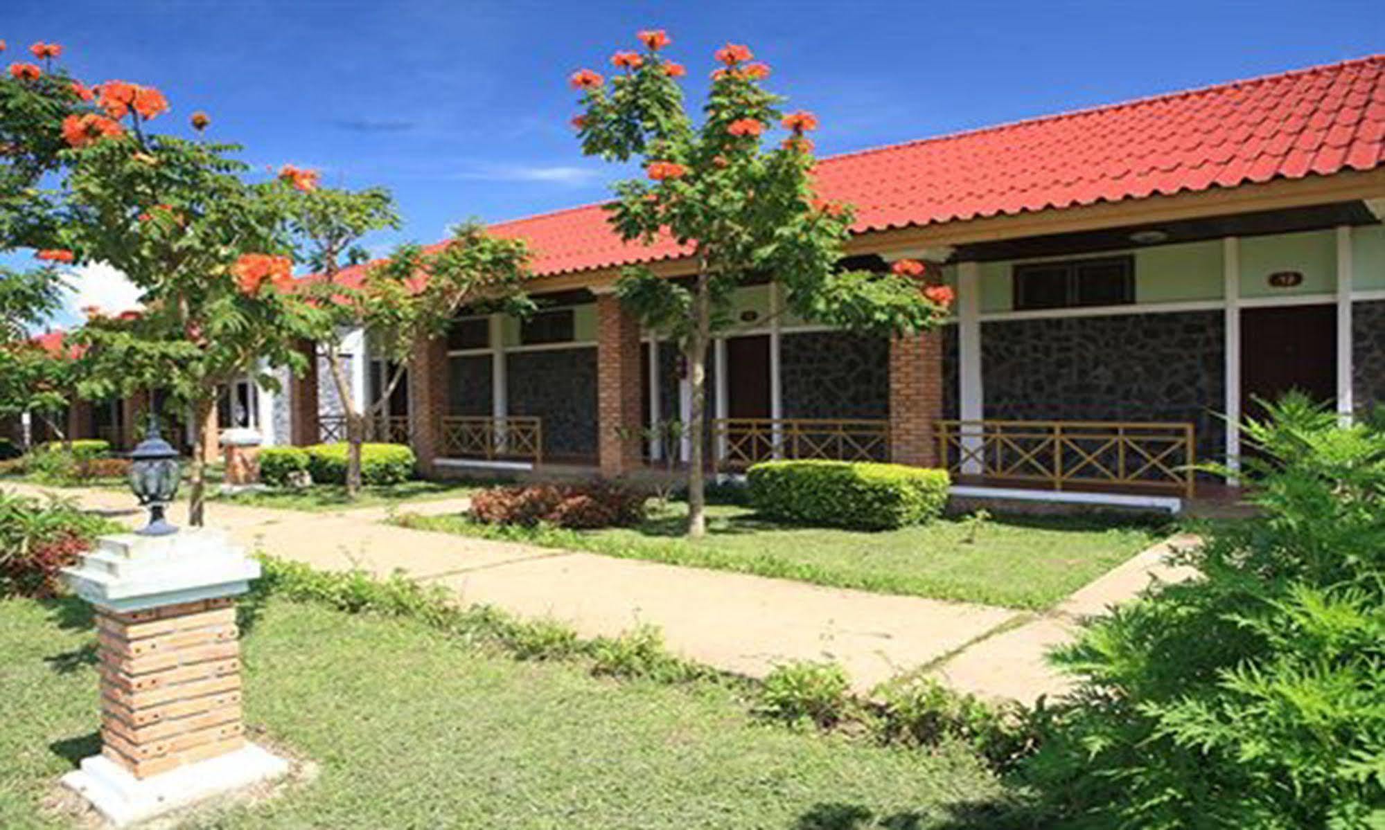 Vansana Plain Of Jars Hotel Muang Phônsavan Esterno foto