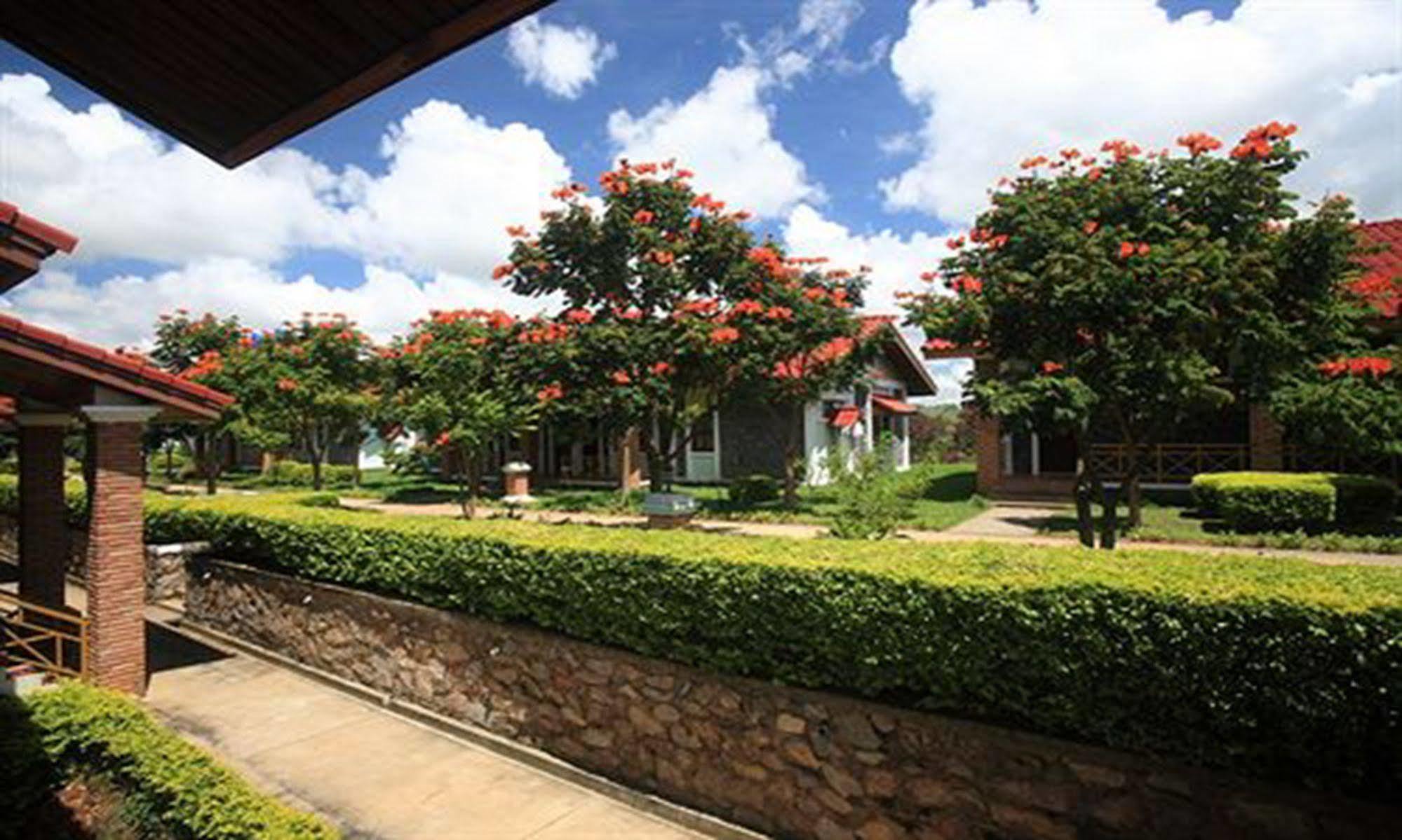 Vansana Plain Of Jars Hotel Muang Phônsavan Esterno foto
