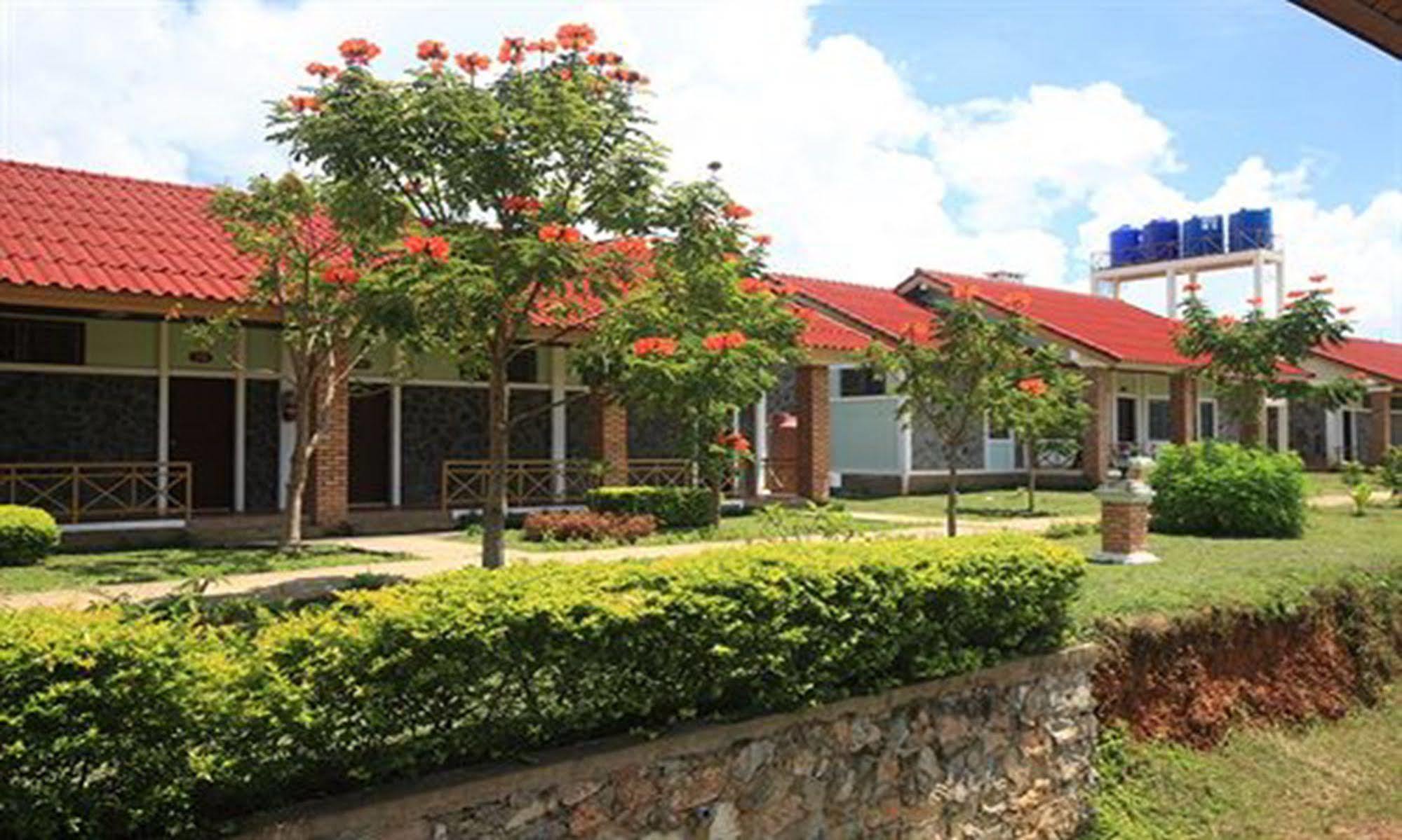 Vansana Plain Of Jars Hotel Muang Phônsavan Esterno foto
