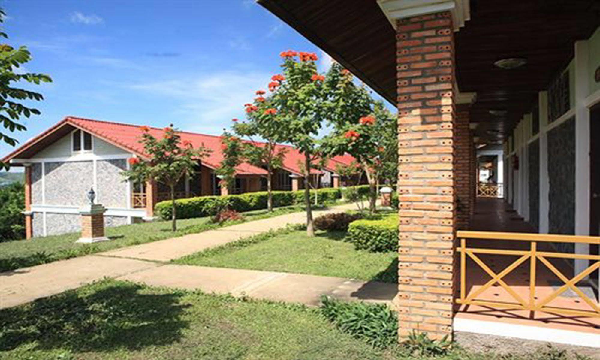 Vansana Plain Of Jars Hotel Muang Phônsavan Esterno foto