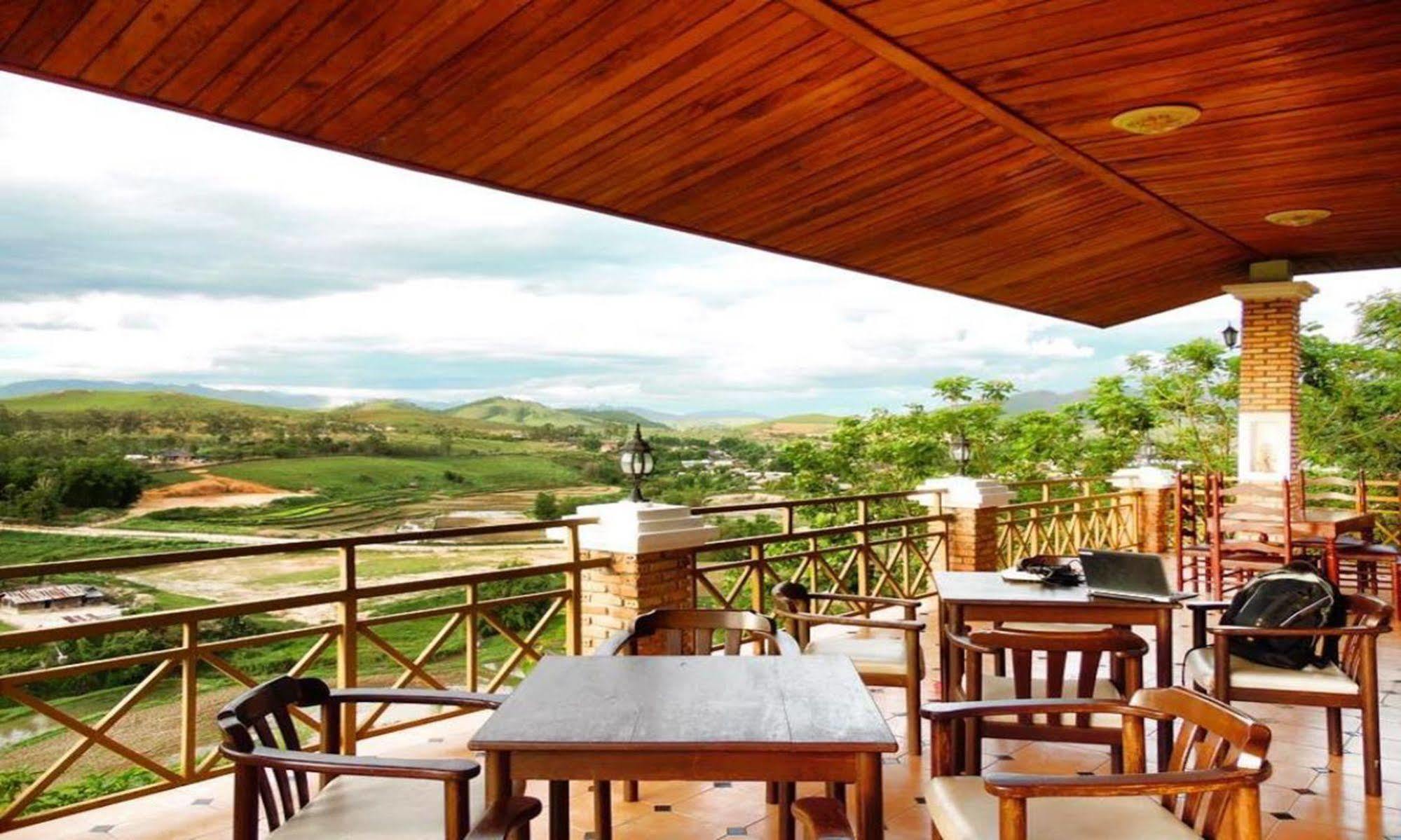 Vansana Plain Of Jars Hotel Muang Phônsavan Esterno foto